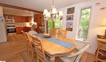 6001 S Hlavka Hls, Maple City, MI 49664