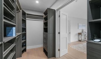 24 Perry Ave, Middletown, RI 02842