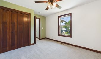 812 S 5th Ave, Brandon, SD 57005