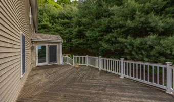 40 Nathan Hale Ct, Cheshire, CT 06410