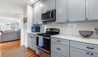 4 Findlay Pl, Newport, RI 02840