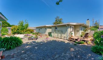 311 MAPLE St, Brookings, OR 97415