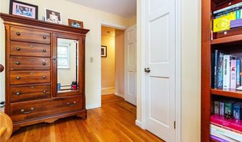 65 Walnut Dr, East Greenwich, RI 02818