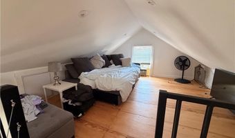 25 Marsh St, Newport, RI 02840