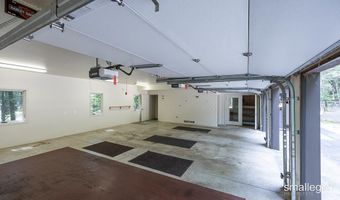 550 Greentree Ln NE, Ada, MI 49301