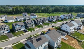 1011 Heimat Haus Dr, Grove City, OH 43123