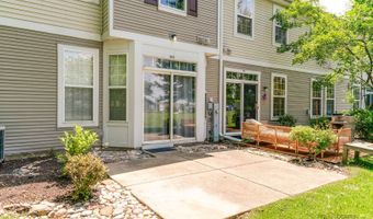 2636 Pondview Dr, Algonquin, IL 60102