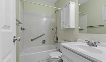 13338 Hiddendale Ln, Ballwin, MO 63021