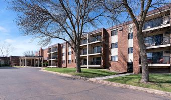 4 Pine Tree Dr 110, Arden Hills, MN 55112