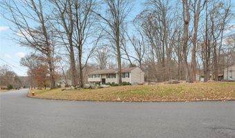 8 Apple Blossom Ct, Airmont, NY 10952