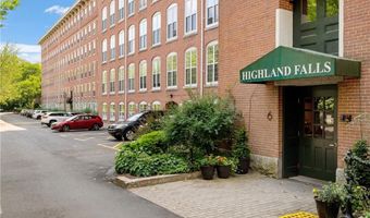 2 School St 108, Lincoln, RI 02802