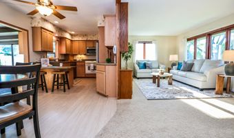 903 Willow Dr, Aberdeen, SD 57401