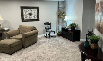 624 J St, Aurora, NE 68818