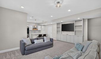 5215 Windrose Ln, Ames, IA 50014