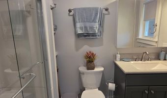 171 Green Mdw, Brattleboro, VT 05301