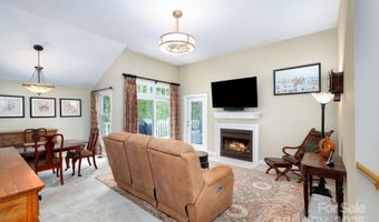 37 New Cross N, Asheville, NC 28805