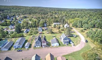 52 Senter St, Ahmeek, MI 49901