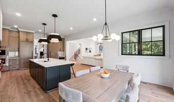 7805 CAYUGA Ave, Bethesda, MD 20817