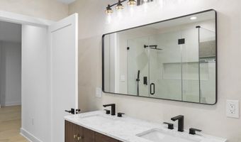 2007 S JOYCE St, Arlington, VA 22202
