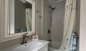 53 Center Ave, Middletown, RI 02842