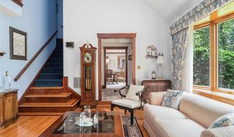 10 Oak Hill Dr, Lincoln, RI 02865