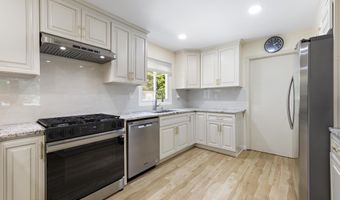 140 Idlebrook Ln, Aberdeen, NJ 07747