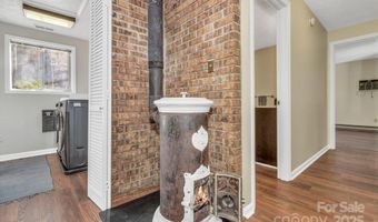 111 Hidden Pond Ln, Asheville, NC 28804