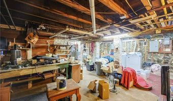8 Lawrence St, Cumberland, RI 02864