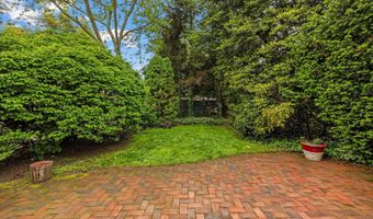 42 Robbins Ave, Amityville, NY 11701