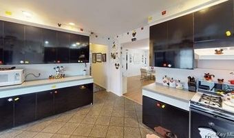 53 Coolidge Ave, Amity Harbor, NY 11701
