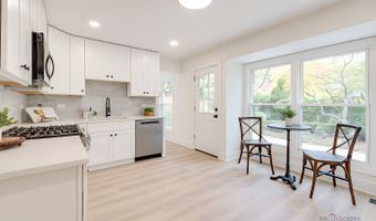 3023 N Windsor Dr, Arlington Heights, IL 60004