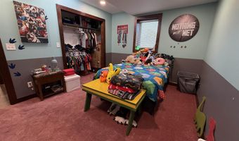1524 Beechwood Dr, Aurora, NE 68818