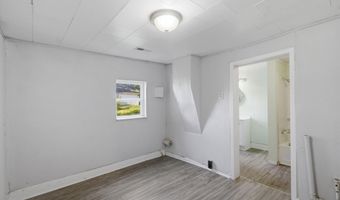 114 E College St, Aurora, MO 65605