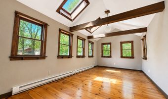 77 N High St, Clinton, CT 06413