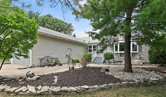 2040 Honey Locust Dr, Algonquin, IL 60102