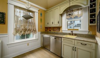132 Coral St, Beach Haven, NJ 08008