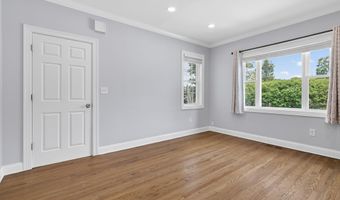 6 Harbor Pkwy, Clinton, CT 06413