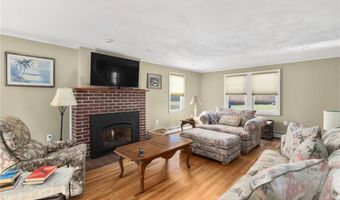 120 Chestnut Ave, Narragansett, RI 02882