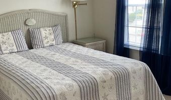 32 Toppinglift Dr, Bayville, NJ 08721