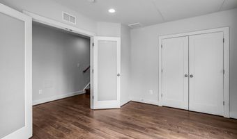 6940 ROCKLEDGE Dr, Bethesda, MD 20817