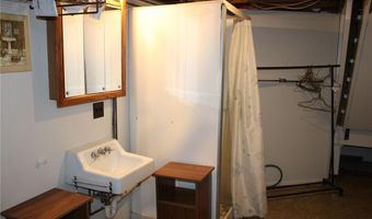3 E Elm St, Alton, IL 62002
