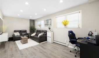 54 Salem Ave, Cranston, RI 02920