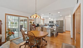 5709 Oak Crest Hill Rd SE, Riverside, IA 52327