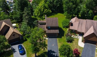 7 Hummingbird Ln, Amherst, NY 14228
