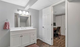 502 Oak Ridge Trails Ct, Ballwin, MO 63021