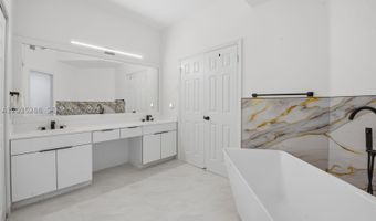 3500 Mystic Pointe Dr PH5, Aventura, FL 33180
