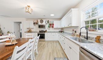 160 Leadwood St, Andrews, SC 29510