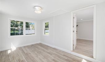 5 Lee Rd, Barrington, RI 02806