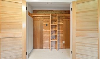 124 Pomeroy Ln, Amherst, MA 01002