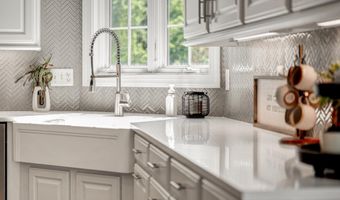 24168 SPRING MEADOW Cir, Aldie, VA 20105